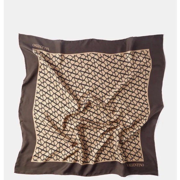 Valentino Garavani | Toile Iconographe Silk Scarf 90X90 - Picture 3 of 13